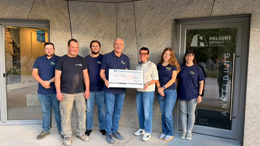 Flossenbürg. Das Granitunternehmen Helgert unterstützt die Freiwillige Feuerwehr mit 1.000 Euro für das 150-jährige Jubiläum, das vom 2. Juli bis 4. Juli gefeiert wird. Petra und Johannes Helgert übergaben den Scheck persönlich.