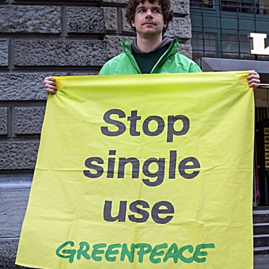 Weiden. Am Samstag, 27. September, ab 14 Uhr zeigt Greenpeace am Oberen Markt die Aktion „Kunst gegen die Einwegmüllflut“.