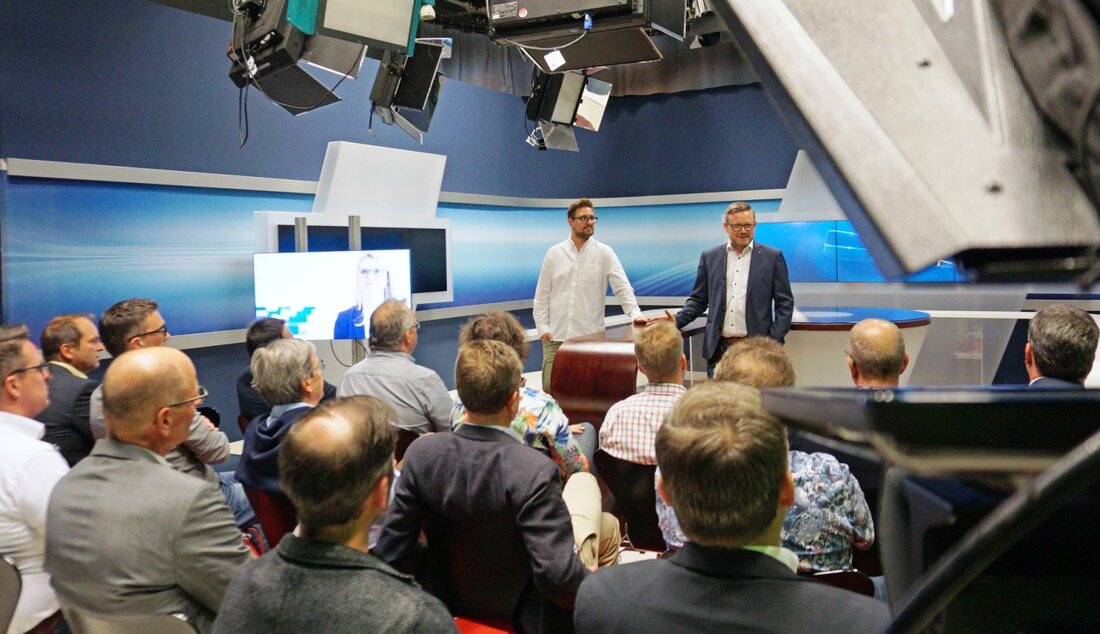 Amberg/Nordoberpfalz. Zu Gast im Nachbarlandkreis Amberg traf sich das IHK-Gremium Nordoberpfalz zu einer Sommersitzung. Das besondere: Gleichzeitig war auch eine Betriebsbesichtigung des regionalen Fernsehsenders OTV geplant. Mit Johannes Bradtka und [&hellip;]