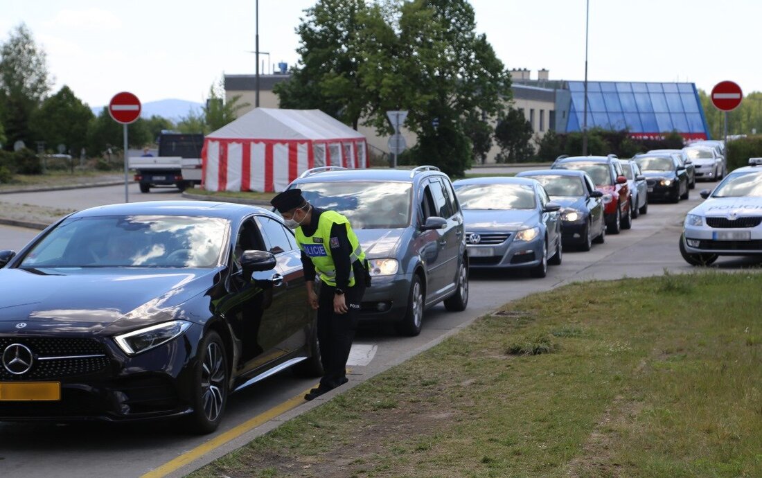 Waidhaus. Der bayerische Innenminister Joachim Herrmann (CSU) hat sich in Waidhaus mit seinem tschechischen Amtskollegen Jan Hamacek getroffen, um über die Lage an der bayerisch-tschechischen Grenze zu sprechen und über [&hellip;]