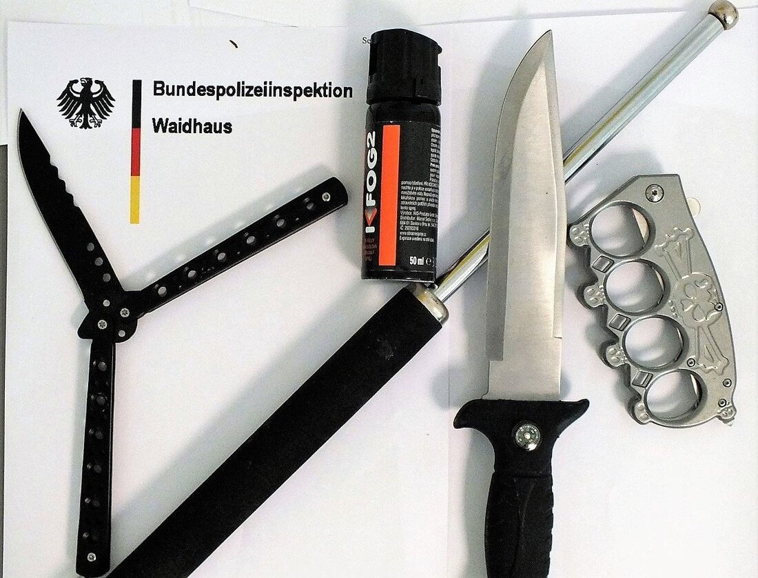 Waidhaus. Erfolg für die Fahnder der Bundespolizei: Sie nahmen in der Nacht zum Montag in einem Reisebus einen Slowaken fest, der nach einem Diebstahl in Hessen gesucht wurde. Bei der [&hellip;]