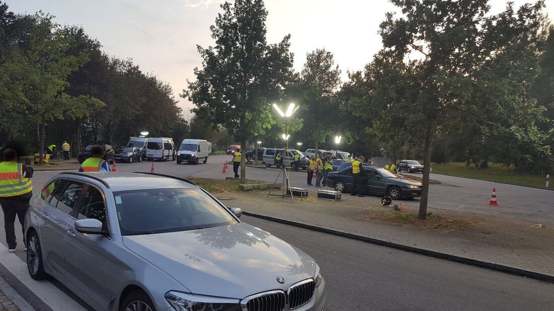 Waidhaus/Waldsassen/Furth im Wald. Oberpfälzer Fahndungsdienststellen haben bei einer gemeinsamen Großkontrolle die Grenze zu Tschechien in den Fokus gesetzt. Die Bilanz werten die Beamten als Erfolg.  Die Oberpfälzer Fahndungsdienststellen waren mit [&hellip;]