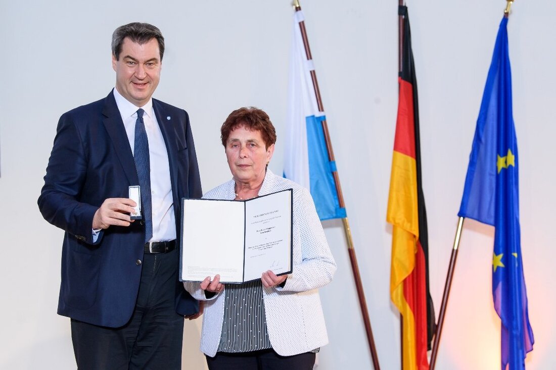 Lerau/Nürnberg. Gretl Woppmann könnte man glatt als Königin des Ehrenamts betiteln. Die Nordoberpfälzerin engagiert sich in vielen Vereinen – und das seit Jahren! Das zeichnete Ministerpräsident Markus Söder jetzt höchstpersönlich [&hellip;]