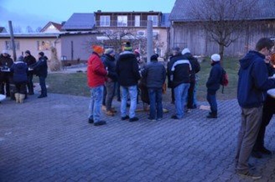 Püchersreuth. Viele Besucher trotzten den eisigen Temperaturen und eröffneten mit der Freien Wählergemeinschaft Püchersreuth die Grillsaison. Von Tom Kreuzer Im Garten von Simon Schönberger ließen sich die Gäste Grillfleisch, Bratwürste, [&hellip;]