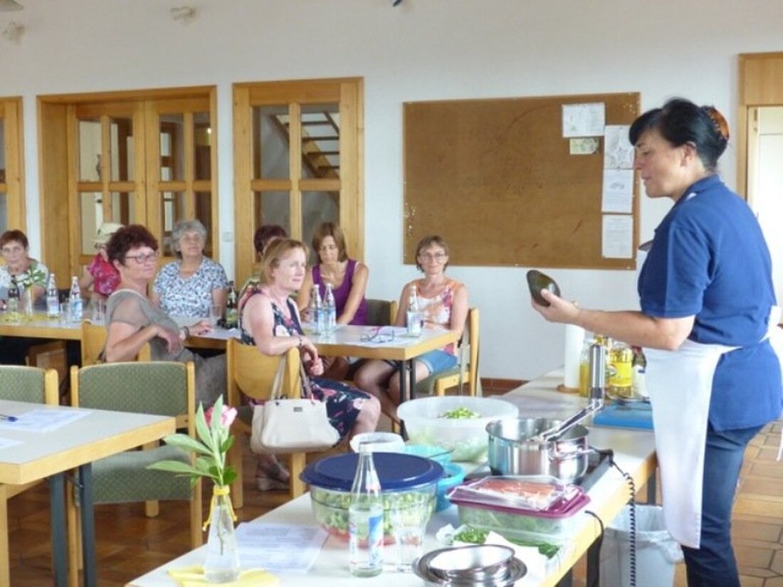 Leuchtenberg. Leckere Salate zum Grillen im Handumdrehen selbst gemacht. Hauswirtschaftsmeisterin Monika Schnupfhagn zeigte den Frauen bei einem Kochkurs schnelle und einfache Salatkreationen.  Von Sieglinde Schärtl  Zum Gegrilltem wie Fleisch, Wurst, [&hellip;]