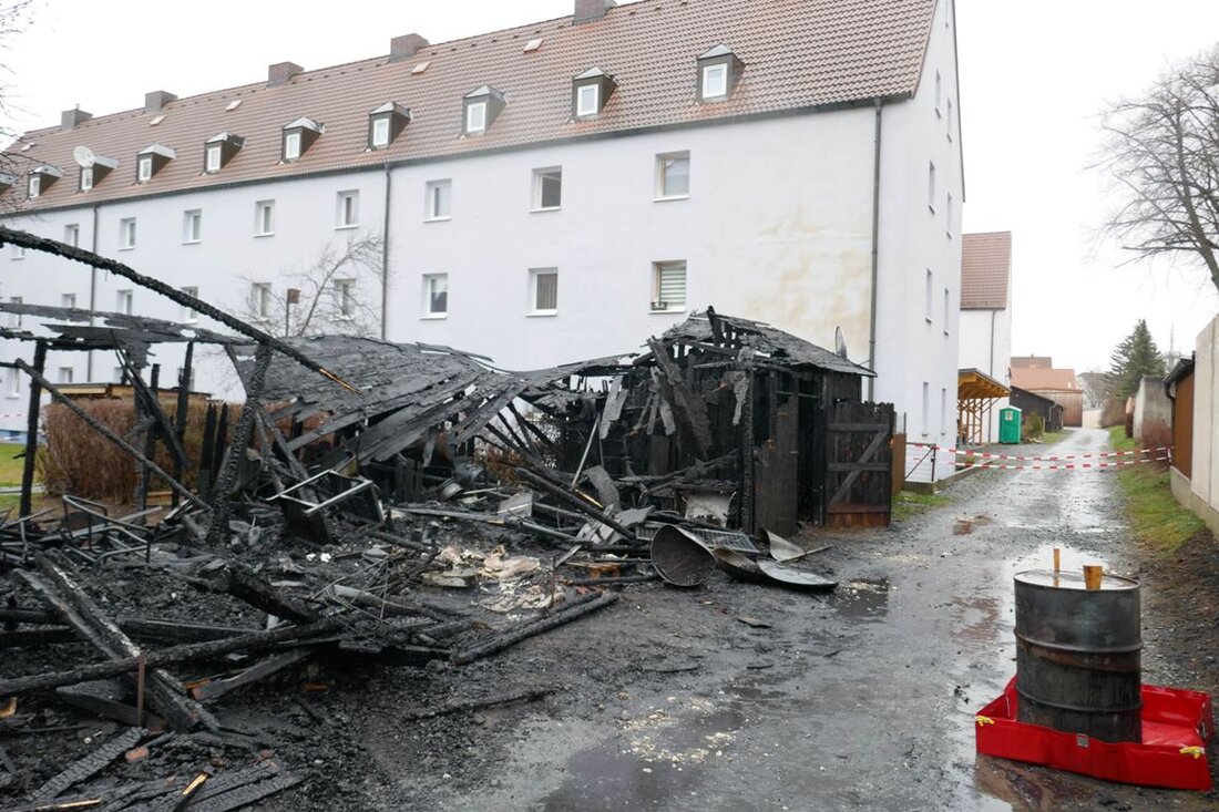 Grafenwöhr. „Die alten Holzlegen und Geräteschuppen zwischen den Blöcken müssen weg“ dies steht nach dem neuerlichen Brand in der Eichendorffstraße fest. Nach dem Feuer geht’s ans Aufräumen und die Nachbetrachtung, [&hellip;]