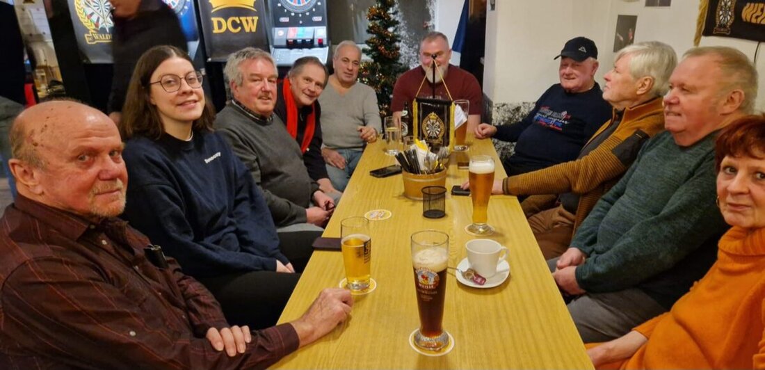 Weiden. Großer Andrang beim ersten Hutzer-Abend der SPD Weiden West. Bürger stellten Fragen zu Wohnraum, SV-Detag-Gelände, Gewerbe, Schulen und Klinikum; Stadtrat Gerald Bolleininger gab Auskunft, Vorsitzende Sarah Lehner dankte.