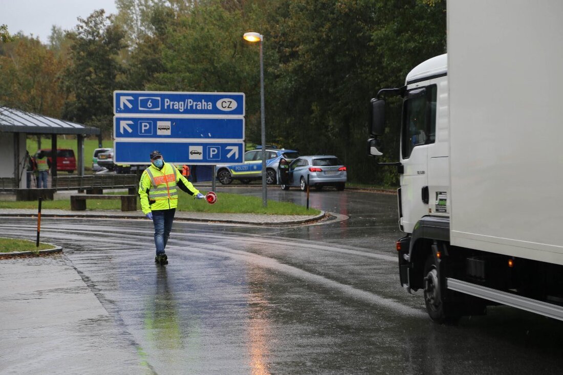 Pleystein. Ein Großaufgebot an Einsatzkräften hat an der A6 den Schwerverkehr genau ins Visier genommen. Die Kontrollaktion hat europaweit stattgefunden.  Über 300 Einsatzkräfte von Landespolizei, über Zoll bis Bundespolizei haben [&hellip;]
