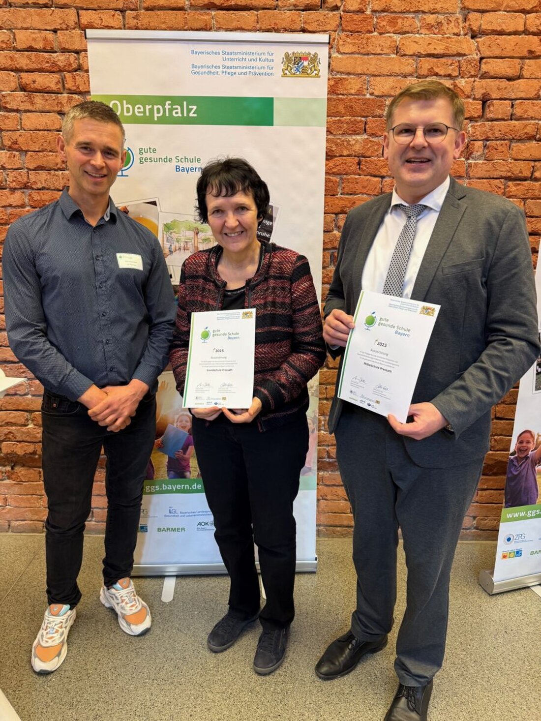 Pressath. Die Grund- und Mittelschule Pressath ist in München als „Gute gesunde Schule“ ausgezeichnet worden. Kultus- und Gesundheitsministerinnen würdigten das Engagement; die Schule erhielt erstmals die Urkunde.