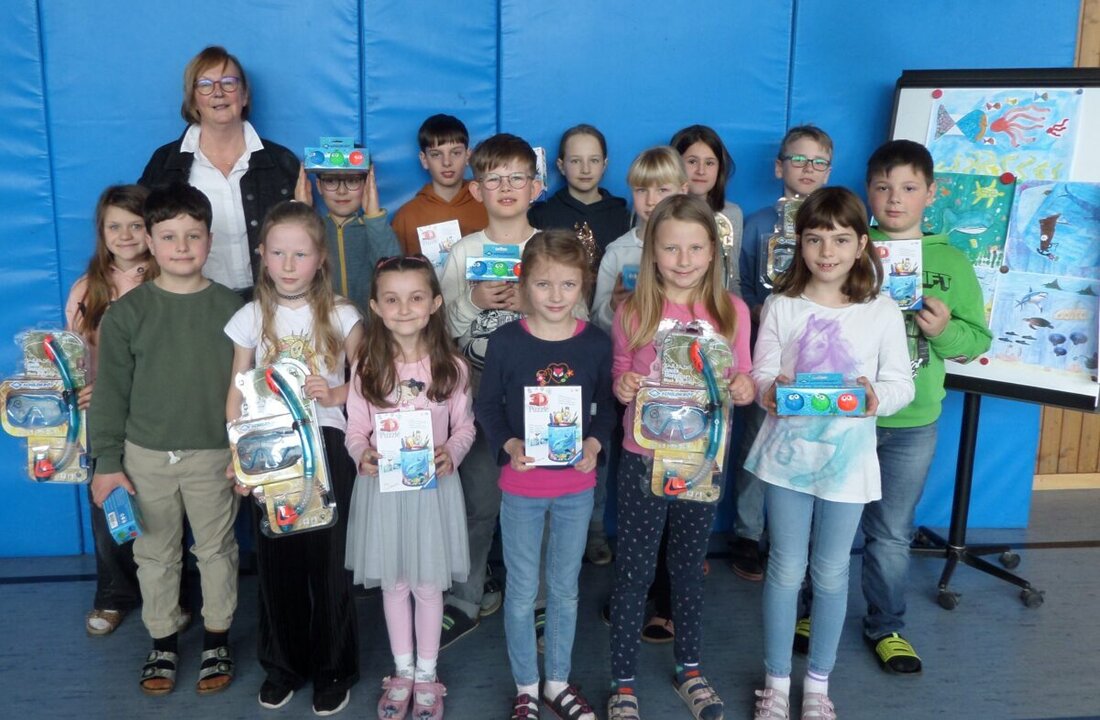 Etzenricht. Unter dem Motto „Meer entdecken“ malten die Kinder der Ludwig-Meier-Grundschule farbenfrohe Bilder für den Wettbewerb der Volks- und Raiffeisenbanken. Bei der Preisverleihung gab die VR-Bank Nordoberpfalz Preise.