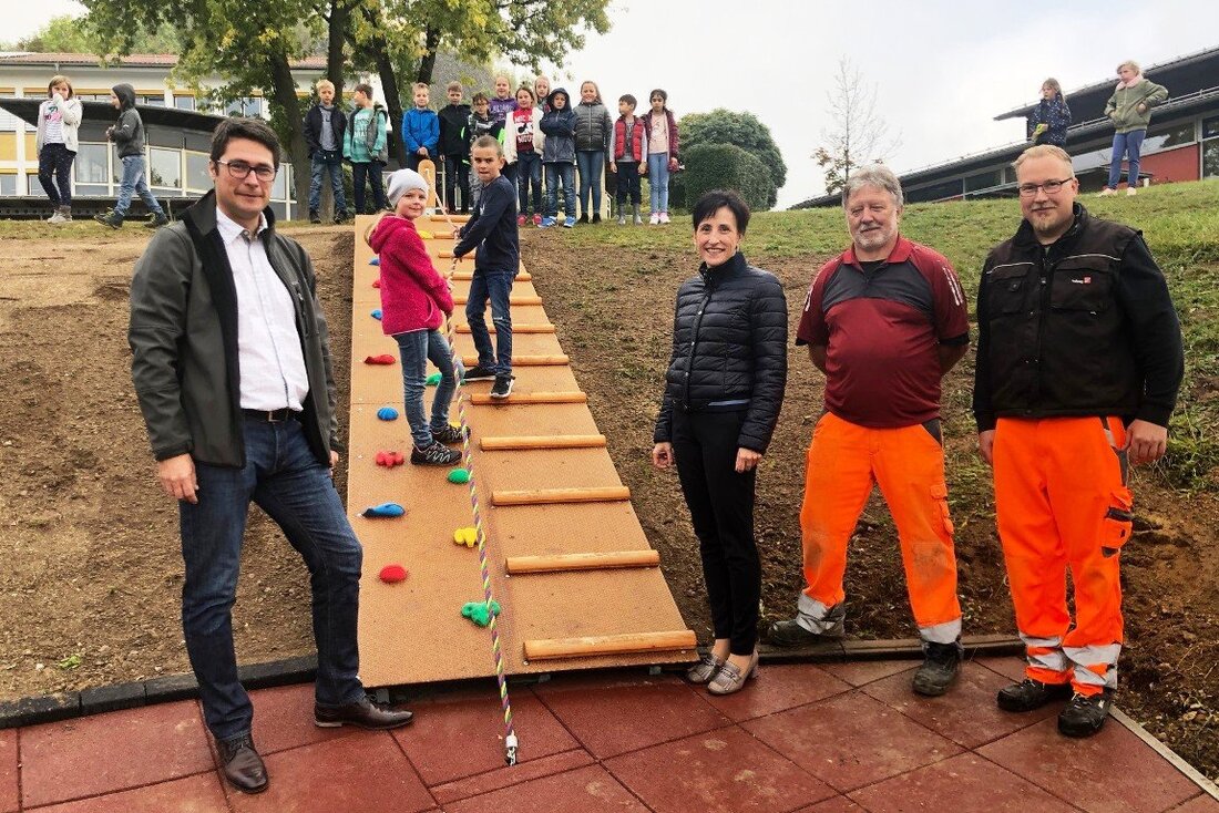 Parkstein. Die Grundschule Parkstein weiht ihre neuste Errungenschaft ein.  Schülerinnen und Schüler des Gymnasiums Neustadt/WN widmen sich seit letztem Jahr der Gestaltung der Außenanlage der Grundschule Parkstein. Die neuste Errungenschaft [&hellip;]