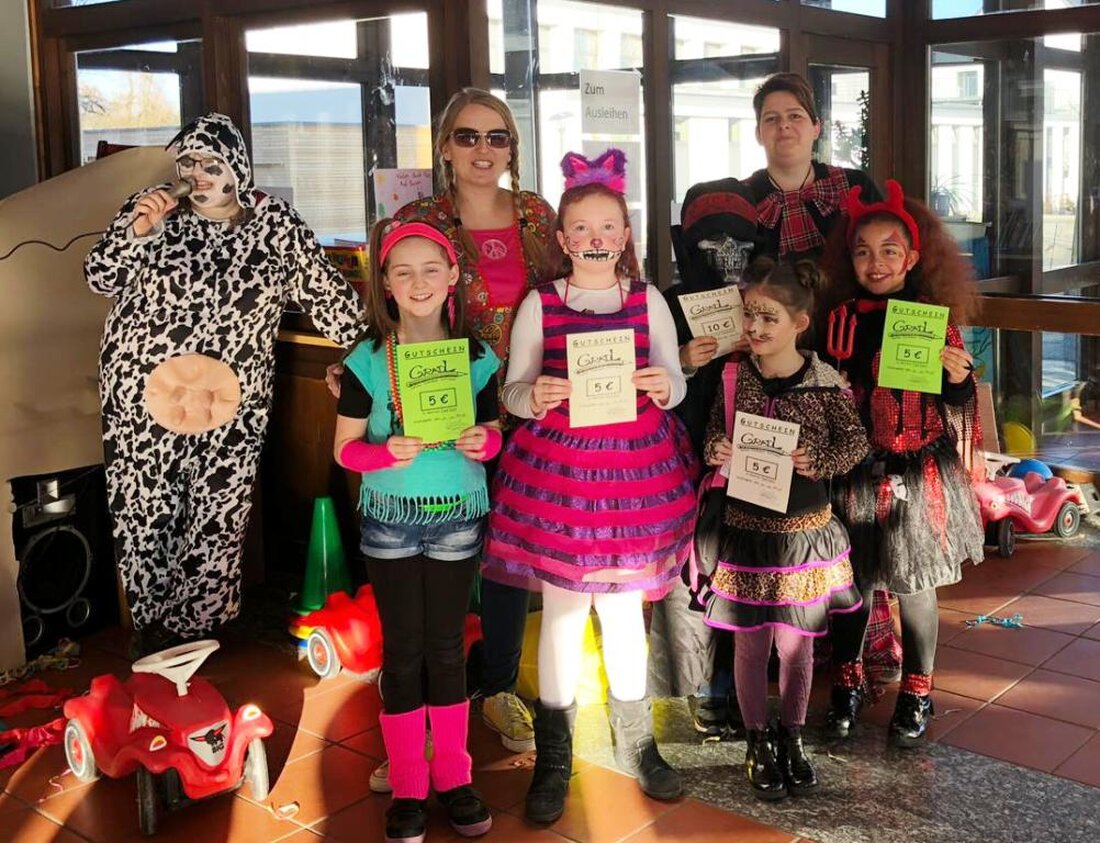 Grafenwöhr. Die Grafenwöhrer Grundschüler sind kreativ: Fußballer, Eishockeyspieler, Prinzessin, Fee, Elfe, Polizist, Frosch, Tiger, Teufel, Kuh – Verkleiden macht einfach Spass! Von Doris Mayer-Englhart Mit tollen Kostümen und Maskierungen kamen [&hellip;]