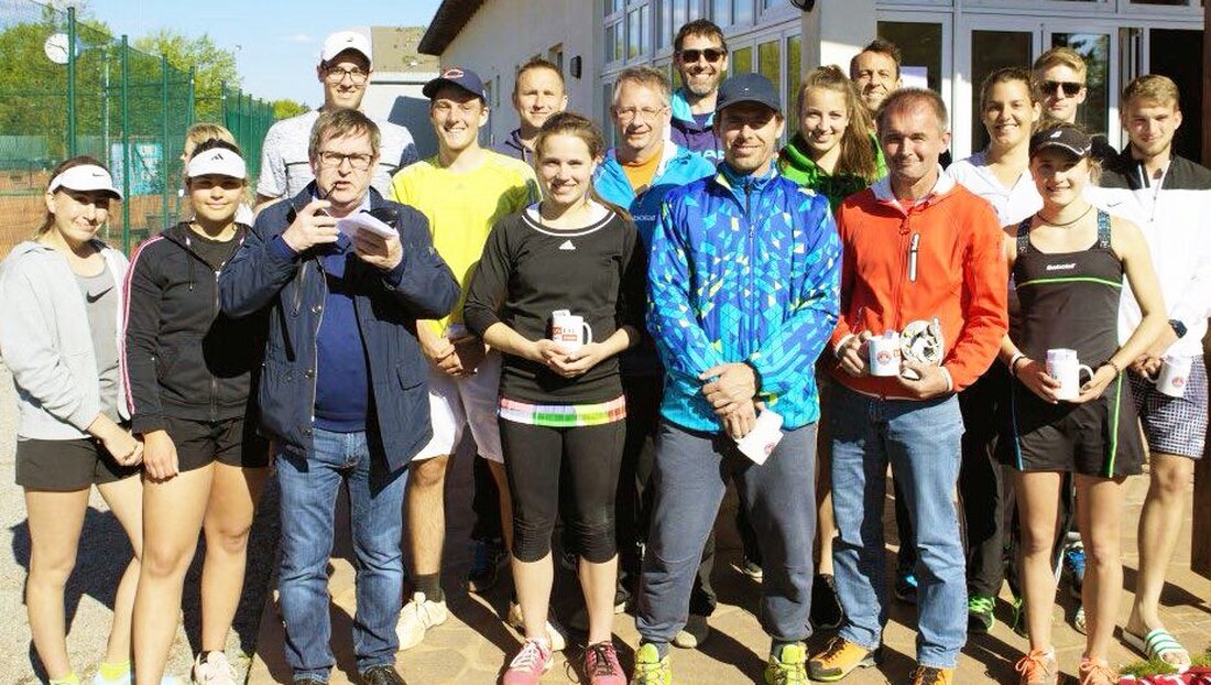 Regensburg/Amberg/Weiden. Zweifacher Erfolg für den Tennisclub (TC) Amberg am Schanzl: Bei den am Wochenende beim 1. Regensburger Tennisklub ausgetragenen Bezirksmeisterschaften holten Mira Stegmann bei den Damen und Peter Heller bei [&hellip;]