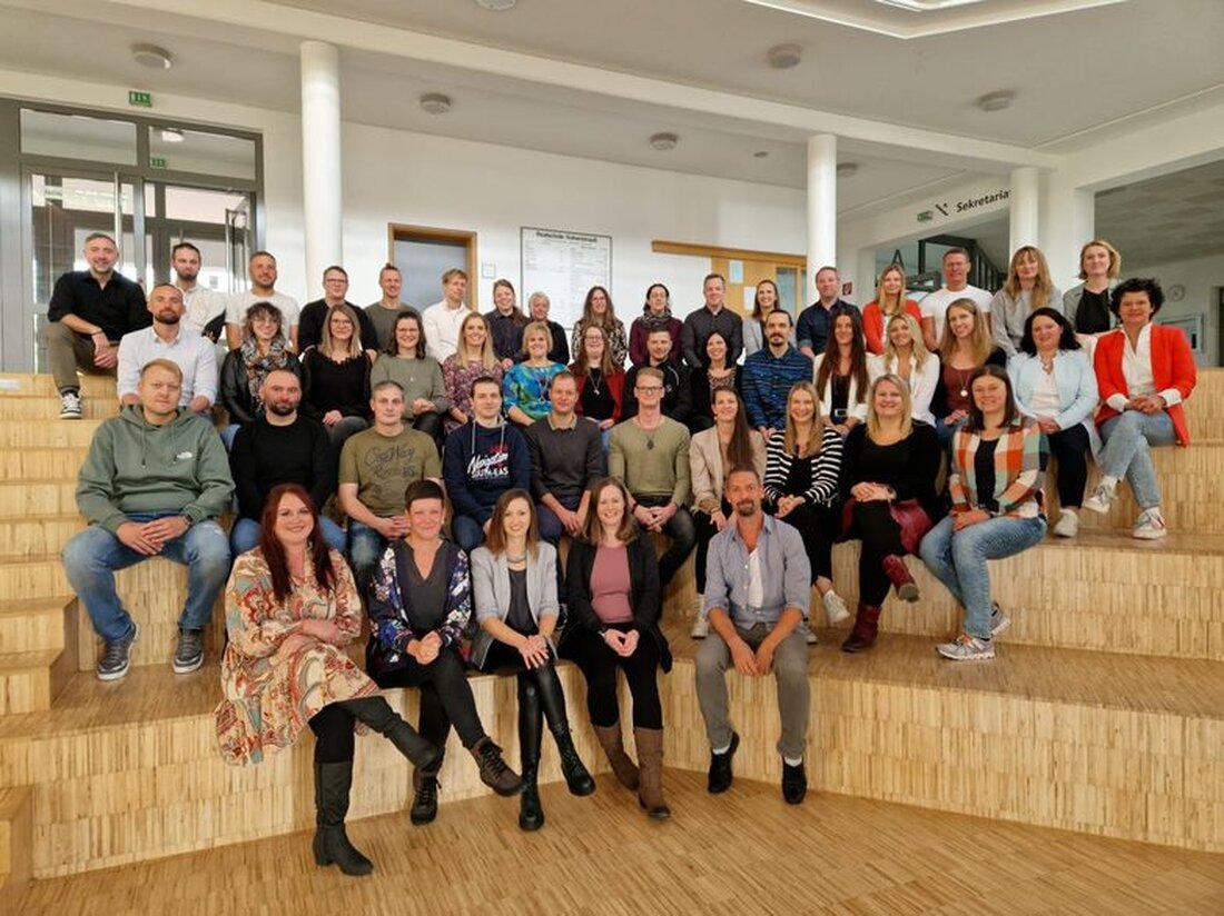 Vohenstrauß. Rund 50 Ehemalige des Abschlussjahrganges 2004 der Realschule Vohenstrauß feierten ihr 20-jähriges Jubiläum mit Andacht und Klassentreffen. Die Veranstaltung war geprägt von Erinnerungen, Freude und dem Wunsch, die Klassengemeinschaft in zehn Jahren erneut aufleben zu lassen.