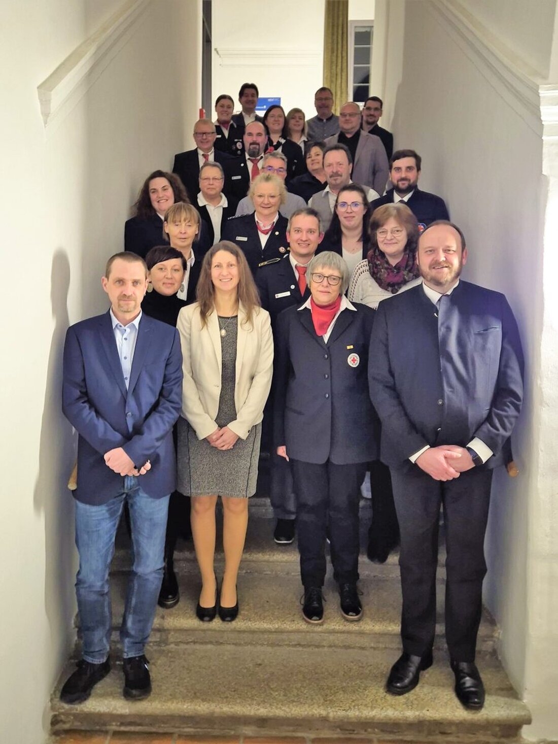 Dießfurt. Die Kinderfeuerwehr "Drachenbande" erlebte einen lehrreichen Tag bei den Dießfurter Seen, der Naturerlebnis, Wissenschaft und Sicherheitsarbeit verband. Sie entdeckten Gewässerbewohner und lernten die Bedeutung von Rettungswegen und Umweltschutz kennen.