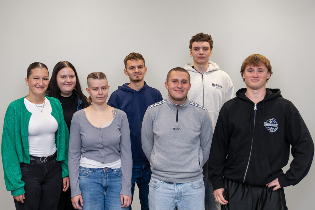 Schwandorf/Nürnberg. Zum Ausbildungsstart am 1. September begrüßt die WOLF Firmengruppe sieben neue Auszubildende am Standort Schwandorf und drei neue Auszubildende am Standort Nürnberg. 