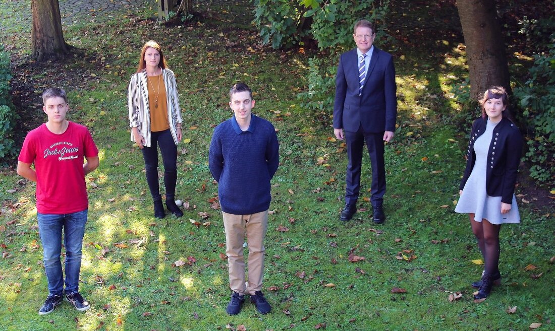 Waldsassen. Bei der 4you Promotion GmbH Werbeagentur starteten zum 01.09.2020 zwei neue Auszubildende zum Fachinformatiker für Anwendungsentwicklung ins Berufsleben, gleichzeitig feiert eine Mitarbeiterin ihr 10-jähriges Mitarbeiterjubiläum. Mediengestalterin Marina Götz begann [&hellip;]