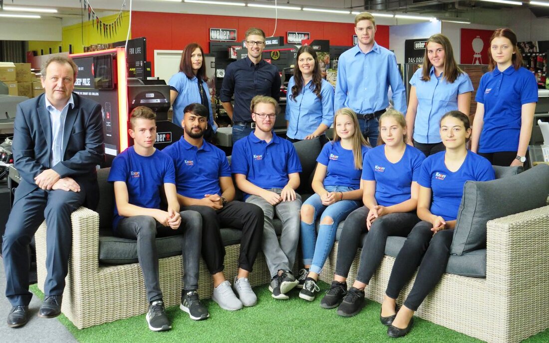 Weiden. Auch bei Knorr war es diese Woche wieder so weit: junge, engagierte Leute starten in ihre Ausbildung. Gleich acht Azubis beginnen bei Knorr in Weiden ihre Ausbildung zum Einselhandelskaufmann/-frau. [&hellip;]