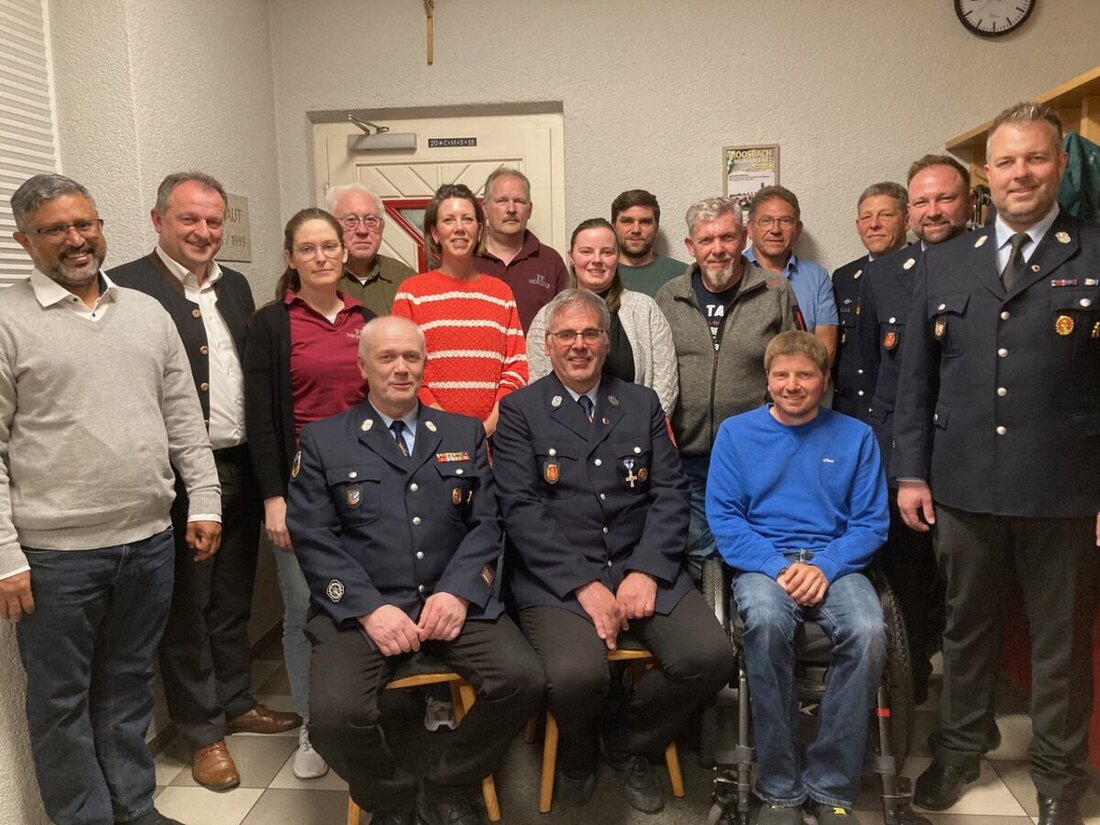 Michldorf. Bei der Jahreshauptversammlung der Freiwilligen Feuerwehr mit 90 Mitgliedern übergab Harald Dirnberger den Vorsitz an Günter Ott. Es gab Berichte, Wahlen und Rückblicke auf drei Brandeinsätze und viele Feste.