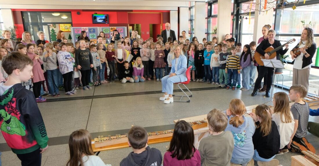 Floß/Flossenbürg. In der Flosser Schulgeschichte - sie reicht bis in das Jahr 1543 zurück - beginnt mit der Amtseinführung von Rektorin Gunda Hartinger als Schulleiterin der Grund- und Mittelschule Floß und der Grundschule Flossenbürg eine neue Ära.
