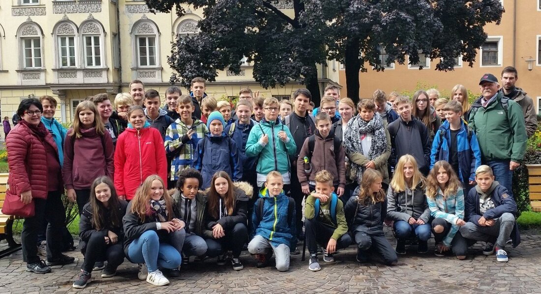 Weiden. Bei Sportspielen, Meditationsübungen und beim Wandern konnten die Schüler der siebten Klassen ihre Mitschüler und Lehrer besser kennen lernen.  45 Schüler aus den drei neuen 7. Klassen machten sich [&hellip;]
