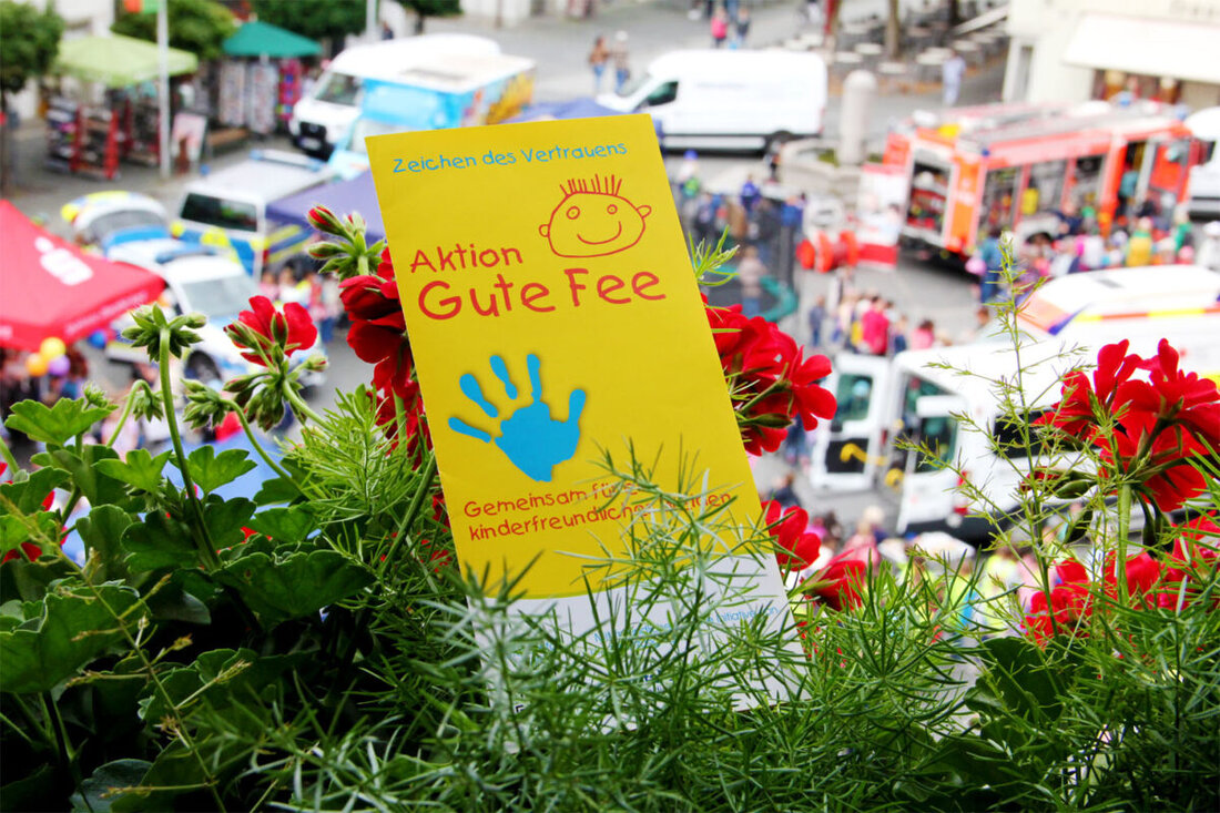 Weiden. Am Freitagvormittag fand rund um das Alte Rathaus der Aktionstag „Gute Fee“ statt – eine Initiative des Stadtmarketings Weiden, die sich dem Ziel verschrieben haben, Weiden noch kinderfreundlicher und sicherer zu gestalten.