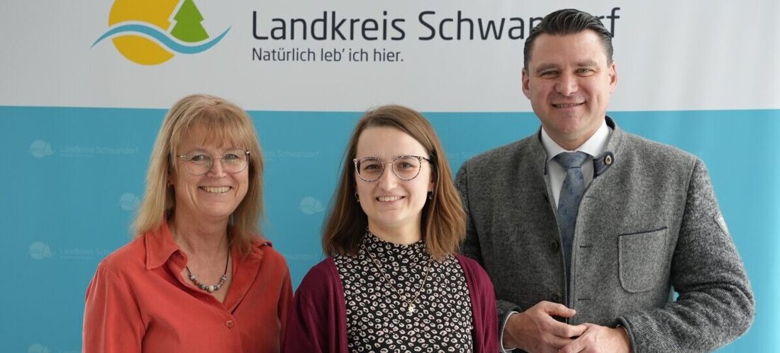 Schwandorf. Der Landkreis eröffnet mit der GutePflegeLotsin eine neue Anlaufstelle für Senioren, Pflegebedürftige und Angehörige. Pflegeberaterin Theresa Krämer berät kostenfrei, bietet Hausbesuche und koordiniert Hilfe.