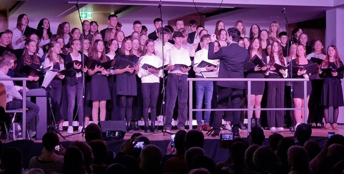 Neustadt. Das Gymnasium Neustadt begeisterte mit einem Weihnachtskonzert und einem Basar. Die Schüler sorgten für vorweihnachtliche Stimmung.