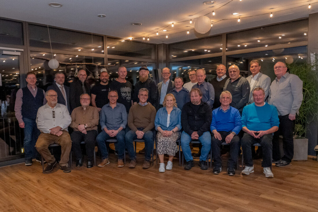 Tirschenreuth. Die HAMM AG ehrte in einer feierlichen Veranstaltung langjährige Mitarbeiter, darunter Roswitha Zeus für 40 Jahre Betriebszugehörigkeit.