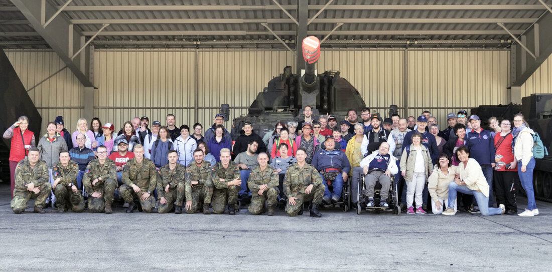 Irchenrieth/Weiden. Beschäftigte des HPZ Irchenrieth erleben einen beeindruckenden Tag in der Bundeswehrkaserne in Weiden mit Panzer-Vorführungen und Feldküche.