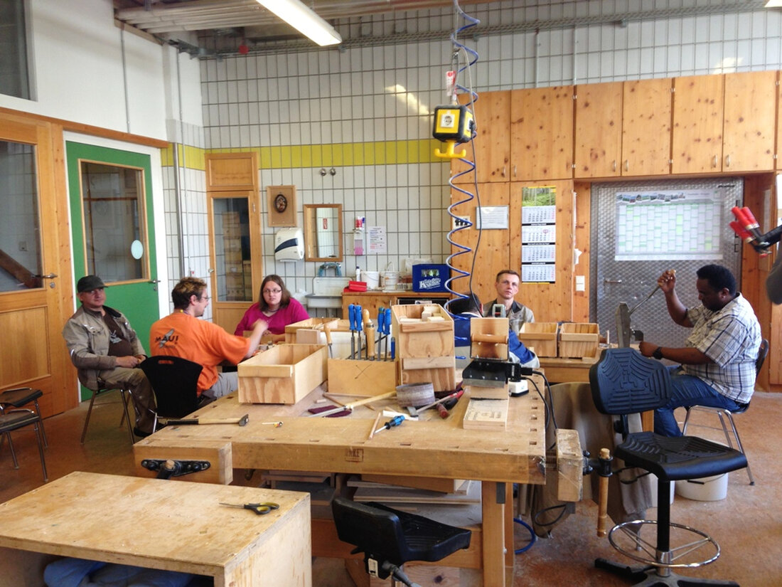 Weiden. Die Zweigwerkstätte der HPZ Werkstätten GmbH in Irchenrieth richtet ihr Angebot an Menschen mit psychischer Behinderung: Menschen die auf dem 1. Arbeitsmarkt keine Chance mehr haben. Die Regenbogenwerkstatt versteht [&hellip;]