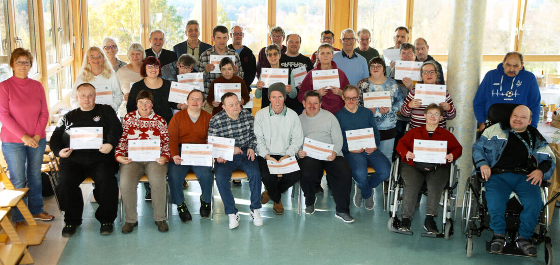 Irchenrieth. Das Heilpädagogische Zentrum ehrt 36 langjährige Beschäftigte der Werkstätten GmbH. Zusammen stehen sie für eine Arbeitsleistung von 1.220 Jahren, darunter drei Personen, die seit 50 Jahren im Dienst sind.