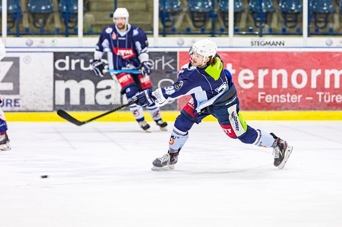 Weiden. Länger als gewohnt mussten die Fans der Blue Devils auf den Verkaufsstart der Saisonkarten für die Heimspiele der Blue Devils in der Saison 2020/2021 warten. Grund dafür war, wie [&hellip;]