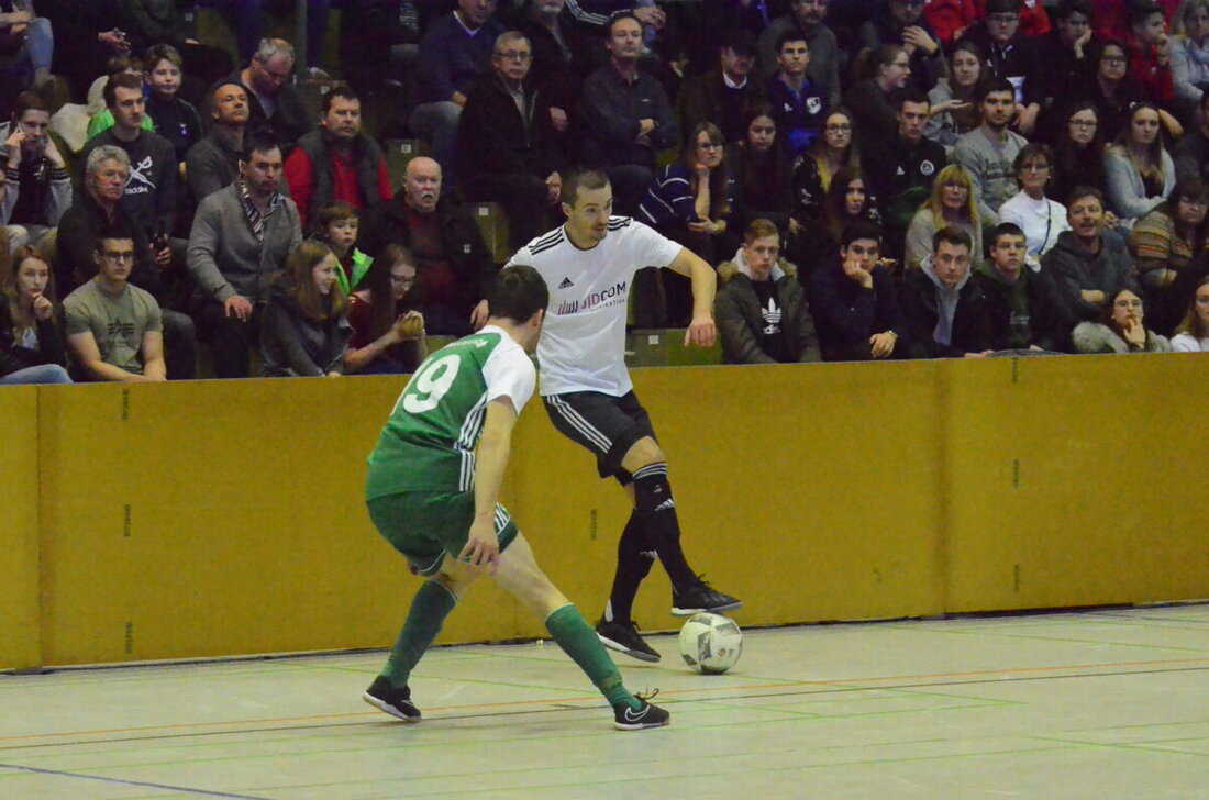 Weiden. Am Samstag wird die Weidener Mehrzweckhalle zum Schauplatz eines sportlichen Highlights: Der SpVgg SV Weiden Cup 2024 bringt acht hochkarätige Fußballmannschaften aus der Region zusammen. 