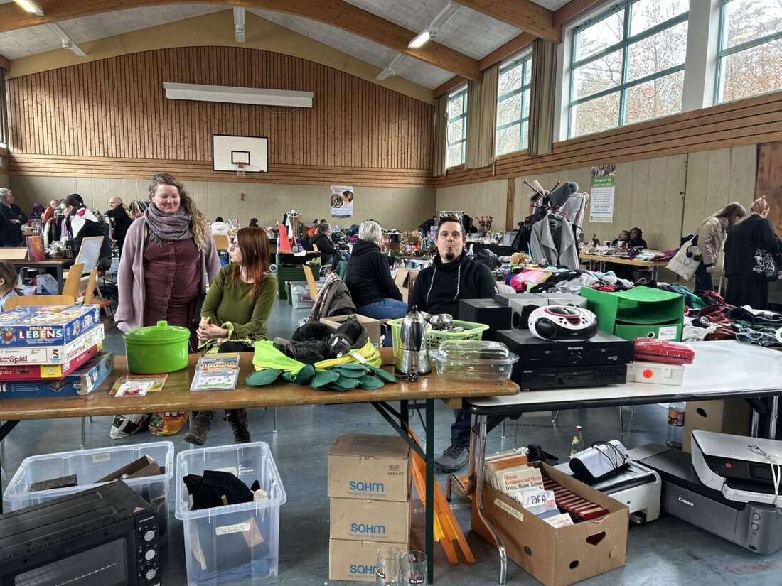 Immenreuth. Am 2. November 2025 lädt der BegegnungsCampus von 11.00 bis 16.00 Uhr zum Hallenflohmarkt mit Kleinkünstlermarkt ein. Es gibt Kinderbetreuung, die Gebühr beträgt 10 Euro pro Tisch.