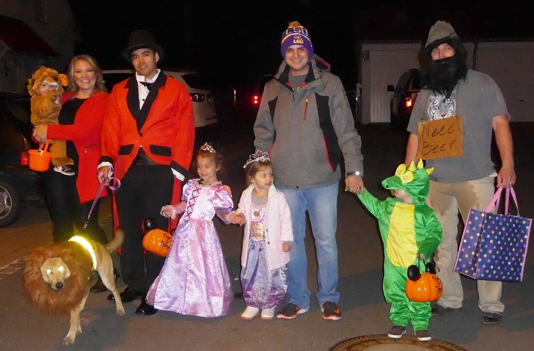 Grafenwöhr/Eschenbach. Gruselig und phantasievoll waren sie hergerichtet, Kinder und Erwachsene die sich am Halloweenabend in wahren Heerscharen durch die amerikanischen Wohngebiete auf dem Netzaberg und in den Towerbarracks drängten. Ob Babies, [&hellip;]