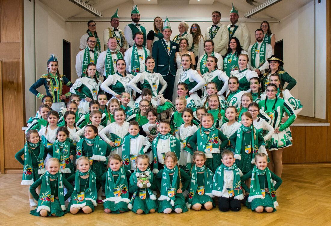 Prakstein. Hammerles feierte am Samstag seinen Inthronisationsball mit Tanzdarbietungen und der Ehrung von Mitgliedern. 