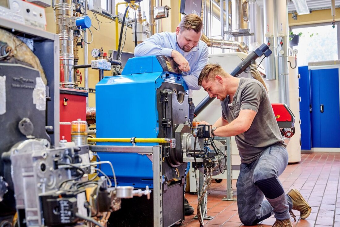 Oberpfalz/Niederbayern. Zum offiziellen Start ins Ausbildungsjahr heute meldet die Handwerkskammer Niederbayern-Oberpfalz einen Zuwachs bei neu abgeschlossenen Ausbildungsverträgen. Ostbayerns Handwerk legt im vierten Jahr in Folge zu und erreicht ein Plus von 7,40 Prozent.