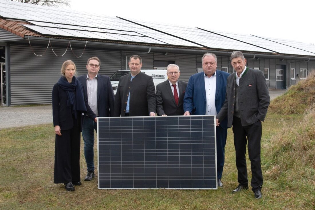 Handwerkskammer Niederbayern-Oberpfalz führt Praxis-Checks für Bürokratieabbau durch, zeigt Probleme bei PV-Anlageninstallation auf. Verbesserungsvorschläge wurden dem bayerischen Beauftragten für Bürokratieabbau präsentiert.