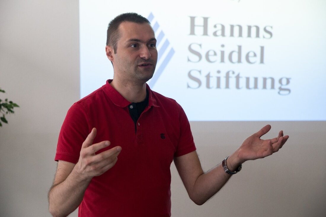 Weiden. Seit rund einem Monat ist die neue EU-Datenschutzgrundverordnung in Kraft und sorgt nach wie vor für vielerlei Unklarheiten und Verwirrung. Die ersten Meldungen über „AbmahnUnternehmen“ sorgen zusätzlich für Magengrummeln. Die [&hellip;]