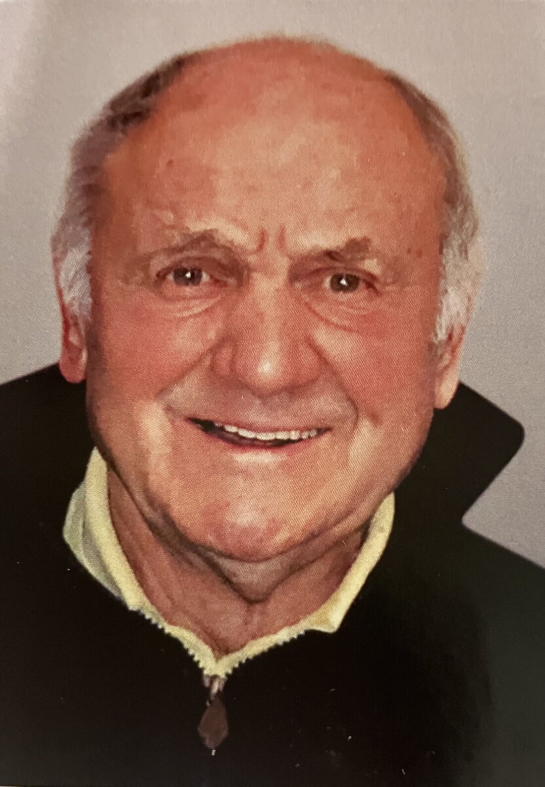 München. Hans Müller, ein ehemaliger Eschenbacher und Freigeist, starb im Alter von 89 Jahren am 25. Mai 2025. Er prägte durch sein Engagement im Verein der Landsleute aus Eschenbach und seine vielfältigen Talente und Berufe.