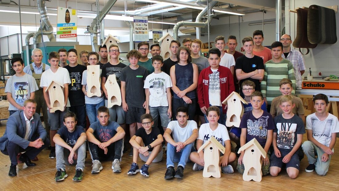 Weiden. In Deutschland gibt es rund 330 Ausbildungsberufe, davon 130 alleine im Handwerk. Nicht so einfach, bei dieser Auswahl den Traumberuf zu finden. Die beste Entscheidungshilfe: Einfach ausprobieren. Eine achte [&hellip;]