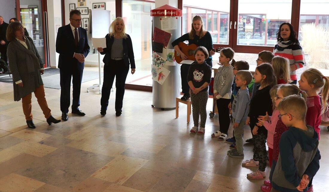 Tirschenreuth. Tirschenreuth ist Forschungs- und Bildungsstandort. Im Großen bei den OTH-Studenten des Bachelor-Studiengangs Soziale Arbeit, im Kleinen bei den Mädchen und Jungen des städtischen Kinderhauses Kunterbunt. Denn im Rahmen der Bundesbildungsinitiative [&hellip;]