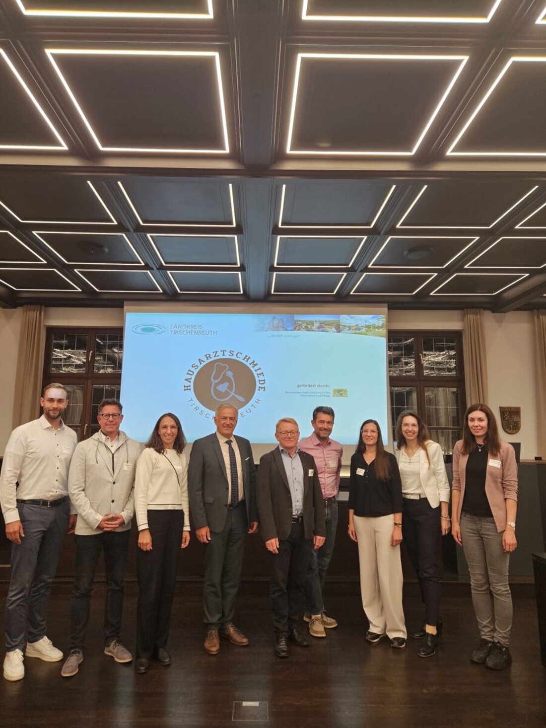 Tirschenreuth. Am 11. September fand der zweite Haus- und Fachärztegipfel statt, fokussiert auf Weiterbildung, Niederlassung und Digitalisierung in der medizinischen Versorgung.