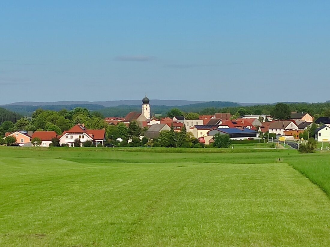 Schlammersdorf. Die Gemeinde startet eine Wärmebedarfsabfrage für Nahwärme, Fragebögen sind bis 5. Oktober 2025 zurückzugeben, auch online, der Bürgermeister bittet um breite Teilnahme.