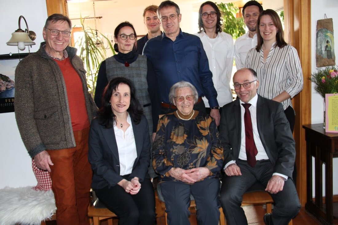 Parkstein. Die Großnichte des Malerfürsten Franz von Stuck feiert ihren 100. Geburtstag. Auch mit 100 erfreut sich Franziska Hausner bester Gesundheit. Ihren trockenen Humor hat sie auch in schlechten Zeiten [&hellip;]