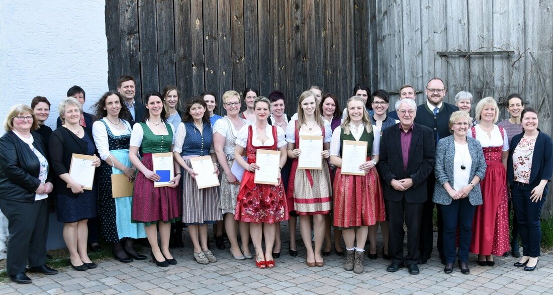 Oed. „Hauswirtschaft fällt erst auf, wenn sie ausfällt“, bedauerte Leitender Landwirtschaftsdirektor Reinhold Witt bei der Verabschiedung von 17 frischgebackenen Fachkräften für Ernährung und Haushaltsführung. Sie erbringen eine wichtige gesellschaftliche Aufgabe. [&hellip;]