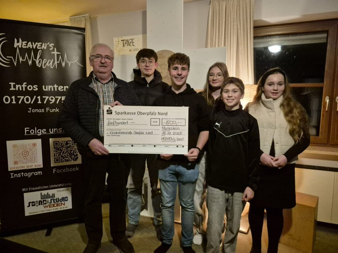 Parkstein. Heaven’s Beat spendet 500 Euro aus dem Bruder-Klaus-Gottesdienst in Dietersdorf an die Kinderkrebshilfe Oberpfalz Nord e.V. in Vohenstrauß. Die Landvolkbewegung stockte auf; Übergabe am 15. Dezember im Proberaum.