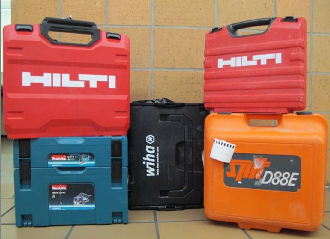 Wernberg/Waidhaus. Am Sonntag ging den zivilen Fahndern der Verkehrspolizeiinspektion Weiden auf der A 6 in Richtung Tschechien ein „Hehler“ und zwei „illegal Aufhältige“ ins Netz. Der Mercedes/Sprinter mit ukrainischem Kennzeichen, [&hellip;]