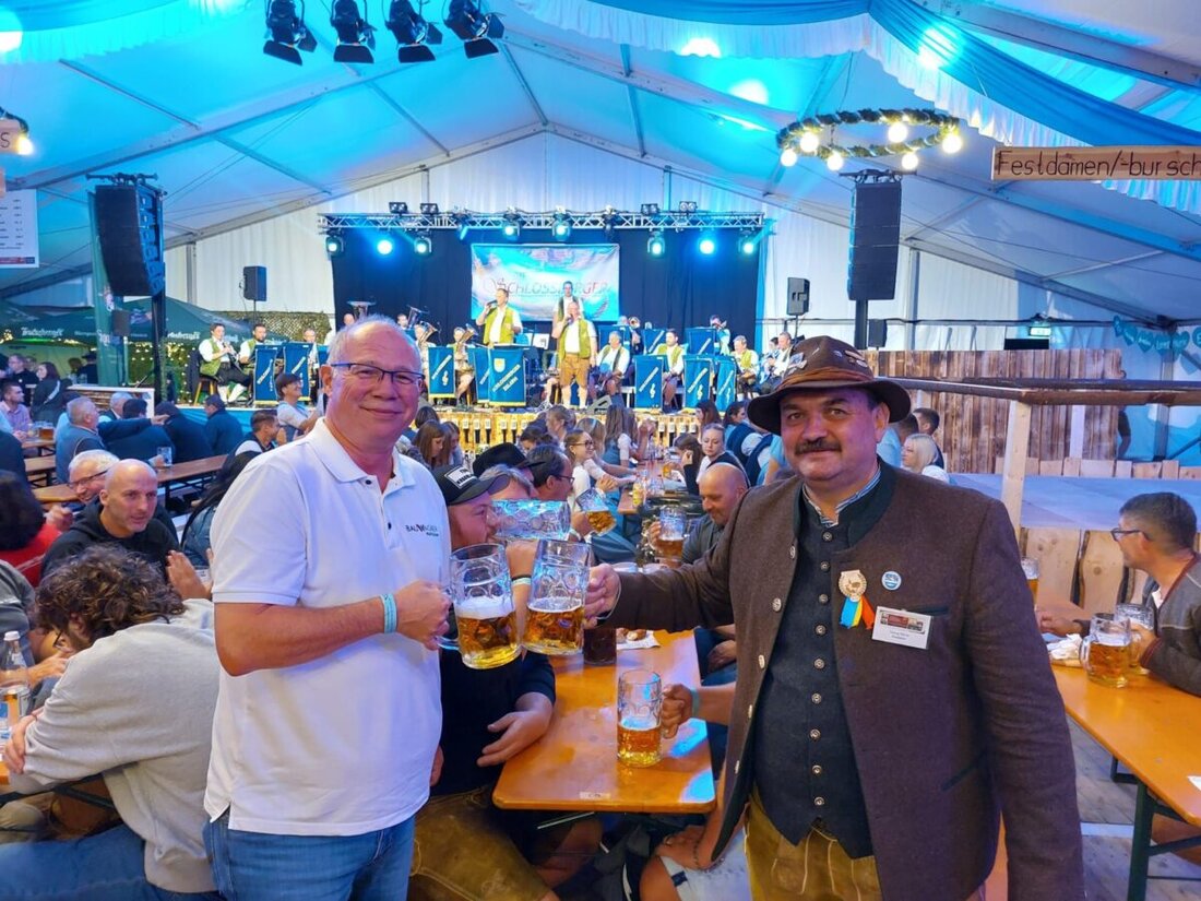 Eslarn. Das zehntägige Jubiläums-Heimatfest wurde mit einem umfangreichen Programm gefeiert. Bürgermeister Gäbl lobt die unzähligen Helfer und die Teilnahme vieler Gäste.